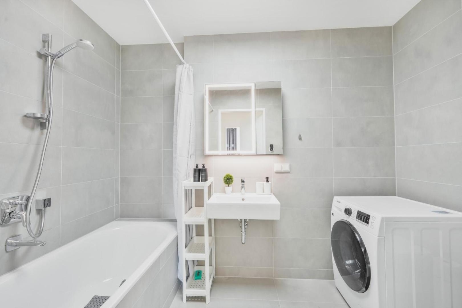 Luxury Penthouse I Rooftop Pool I Self Check-In Виена Екстериор снимка