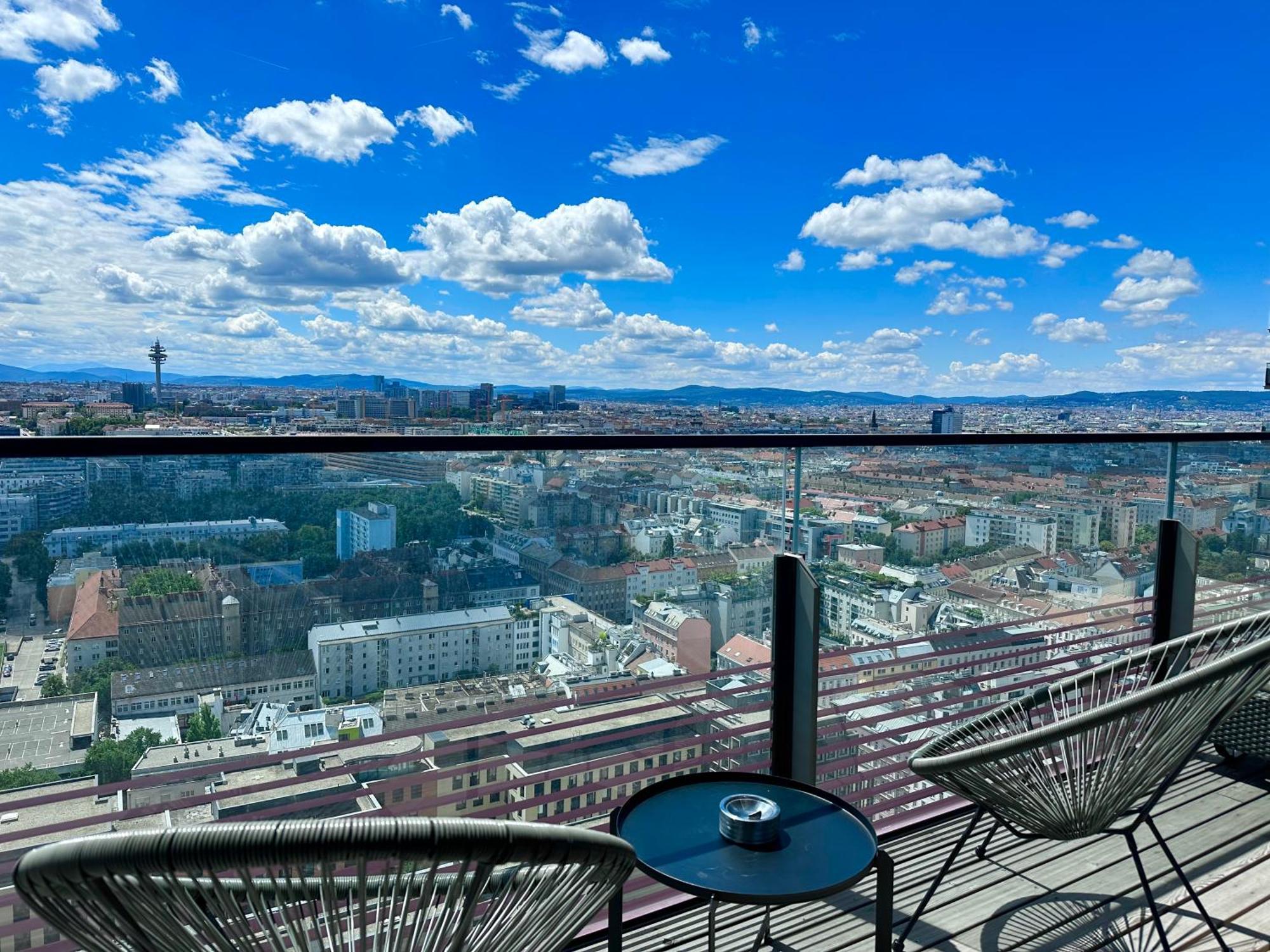 Luxury Penthouse I Rooftop Pool I Self Check-In Виена Екстериор снимка